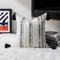 Housses de coussin en chenille jacquard rayées géométriques, soigneusement sélectionnées, modernes, minimalistes et personnalisables