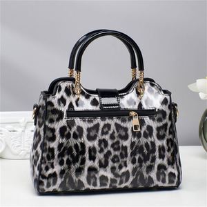 Sac bandoulière léopard élégant pour femme, en cuir écologique durable, imperméable, léger, avec fermeture éclair – Idéal comme cadeau – Offre spéciale - Product Image 4