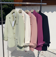 Vente en gros Automne Chic minorité française revers trois boutons costume avec sangle fendue à l'intérieur manteau robe costume femmes ensembles