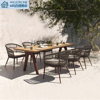 Ensemble de table et chaises de salle à manger d'extérieur en aluminium mobile de style nordique avec table carrée en teck haut de gamme pour villa, hôtel, terrasse, balcon et jardin