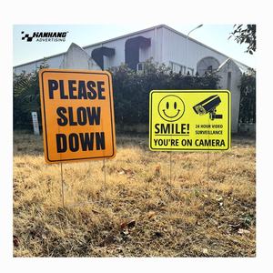 Letrero reflectante personalizado a prueba de agua para exteriores, letrero publicitario impreso de doble cara con estacas en H - Product Image 1
