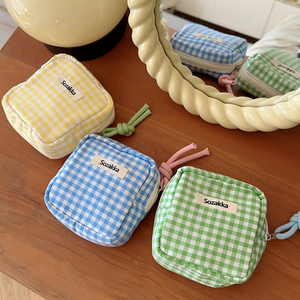 Vente en gros Mini sac de maquillage carré pochette de rangement pour rouge à lèvres à fermeture éclair mignon sacs de serviettes hygiéniques portables pour femmes sacs de tampons portables - Product Image 1