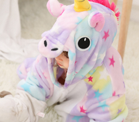 Imprimé ciel étoilé licorne double face lueur lumineuse dans le tissu de flanelle sombre pour couverture