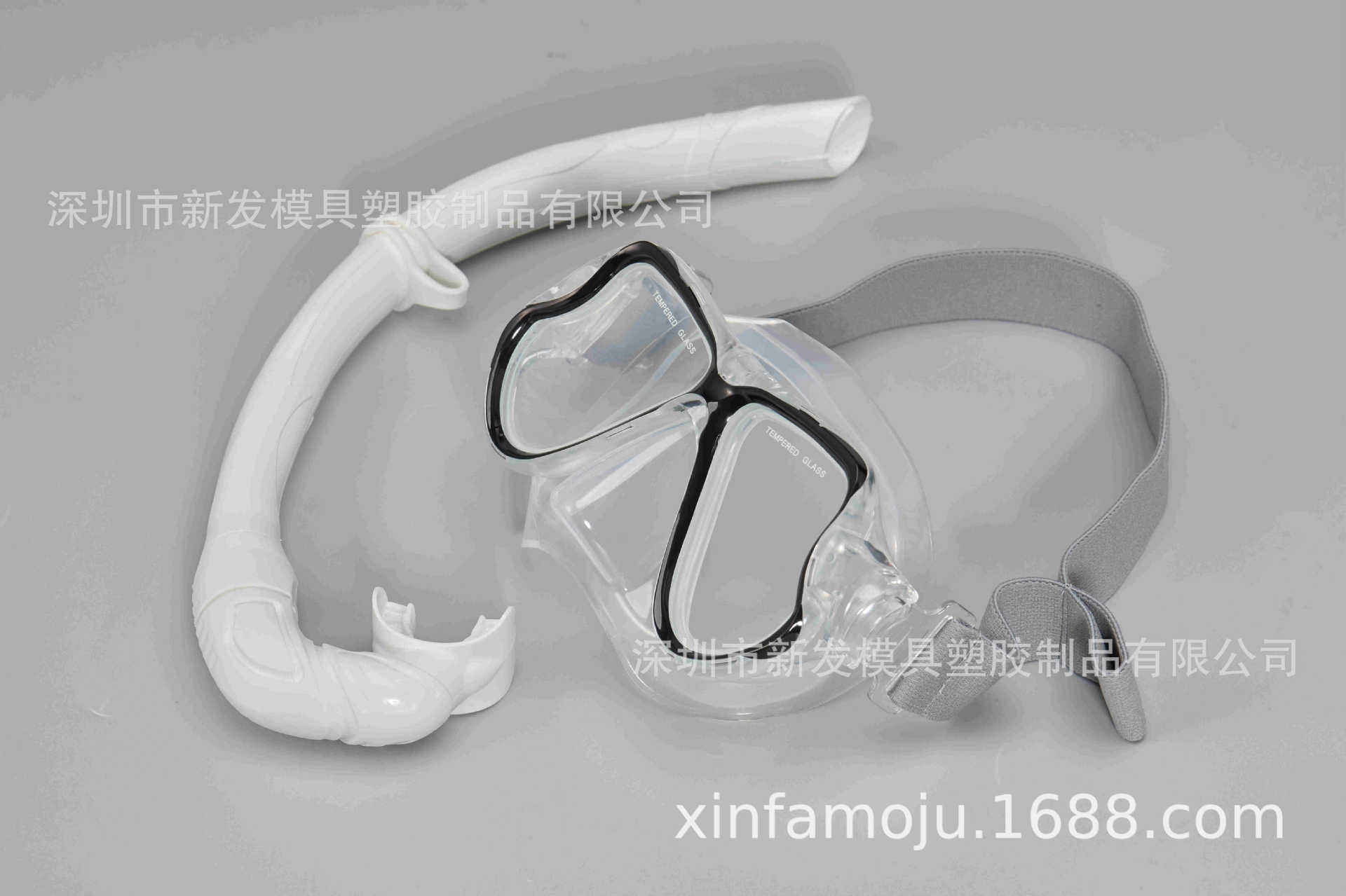 Traje negro transparente