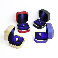 FANDIJI Boîte à bijoux LED miniature personnalisée avec logo, ensemble d'emballage de luxe avec lumières colorées pour collier, bague de fiançailles, rangement de bagues