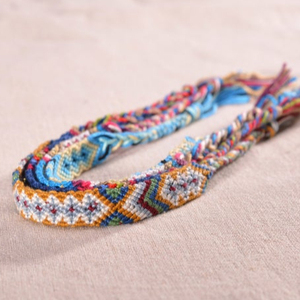 สร้อยข้อมือมิตรภาพทอมือด้วยเวทมนตร์ - Product Image 1