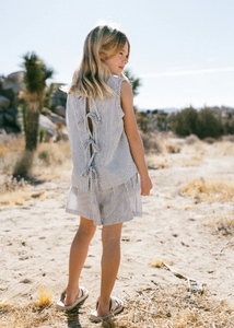 Set estivo da <span class=keywords><strong>bambina</strong></span> a righe in lino e cotone senza maniche con cravatta e pantaloncini con coulisse completo da 2 pezzi - Product Image 3