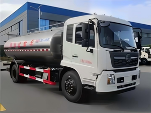 Camión Cisterna de Leche Aislado de Acero Inoxidable 304 de Grado Alimenticio Dongfeng 4x2 13000L, Transporte de Leche Fresca, Motor Diésel Cummins - Product Image 2