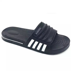 Nouvelles pantoufles tendance 2022 pour hommes et femmes, antidérapantes, douces, pour la maison, la douche, sandales de plage pour homme, tongs - Product Image 1