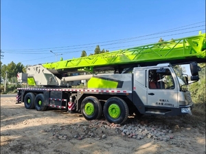 เครนรถบรรทุกไฮดรอลิกเคลื่อนที่80ตันของจีนพร้อมส่วนประกอบหลักของปั๊มเครื่องยนต์ - Product Image 3