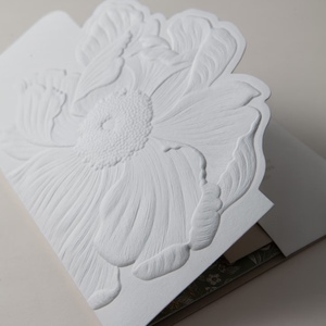 Invitation personnalisée en papier offset avec impression numérique, gaufrage sculpté classique, logo personnalisé, forme unique, impression Vanille - Product Image 2