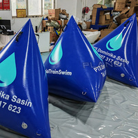 Bouée flottante gonflable publicitaire, bouées triangulaires gonflables, bouée pyramide gonflable