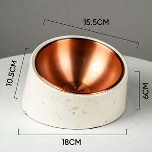 Bol pour animaux de compagnie incliné et surélevé ergonomique avec base antidérapante, favorisant une digestion facile, fabriqué en mélamine durable - Product Image 1