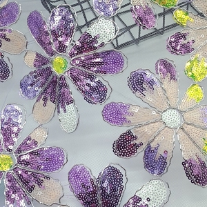Tissu en maille à sequins brodés à motif Ramage multicolore brillant haut de gamme, respirant, durable et à séchage rapide pour vêtements et décoration intérieure - Product Image 3