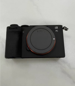 กล้องดิจิตอลแบบไม่มีกระจกสะท้อนรุ่น A7C II เซ็นเซอร์ BSI-CMOS ฟูลเฟรม 33MP สภาพใหม่ 90% - Product Image 1