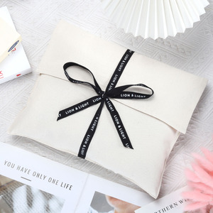 Bolsa de Lona de Algodón Orgánico OEM en Oferta, Bolsa de Regalo con Logotipo Personalizado Serigrafiado, Bolsa Protectora de Algodón para Ropa, Libros y Regalos con Lazo - Product Image 3