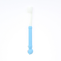 Brosse à dents pour enfant de 6 à 12 ans, style manche ours cool, poils souples, protège les dents fragiles, emballage personnalisé en blister.