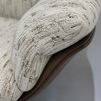 Fauteuil de détente en tissu doux de style italien moderne et luxueux pour salons, hôtels, appartements