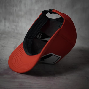 Casquette de baseball rouge 6 panneaux en gros, broderie de logo personnalisée sur le panneau avant, ajustable, unisexe, décontractée, en coton - Product Image 5