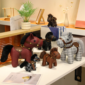 Hochwertiger, langlebiger Plüsch-Pferde-Schlüsselanhänger als Maskottchen für das Jahr des Pferdes 2026 – Trendiges Geschenk für Geburtstagsfeiern und Events - Product Image 1