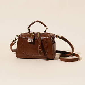 Sac Cylindrique Rétro en Cuir Véritable Texture Vintage Style Japonais Sac à Main d'Été Décontracté Sac Bandoulière Femme pour Voyage Traitement ODM - Product Image 1