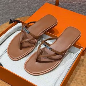 Nouvelles sandales d'été 2026 à petit fermoir métallique et bride d'orteil pour <span class=keywords><strong>femme</strong></span>, <span class=keywords><strong>en</strong></span> <span class=keywords><strong>cuir</strong></span> véritable, idéales pour la plage et l'extérieur - Product Image 2