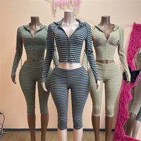 Survêtement rayé à capuche zippé pour femme, ensemble deux pièces, haut court à manches longues et pantalon capri assorti
