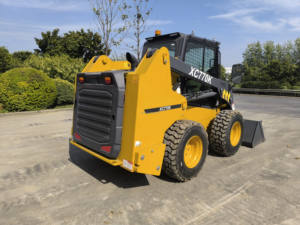 Xuzhou Officiical Multifonction 1.25 Tonnes Mini Skid Steer Loader XC770K Avec 0.6m ³ Seau en Stock - Product Image 5