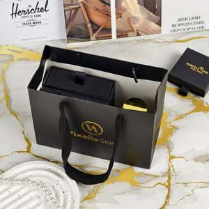 Bolsa de Regalo de Papel Kraft Negra de Lujo USM con Logotipo de Marca Privada Personalizado para Exhibiciones de Ropa - Product Image 5