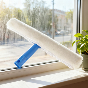 Kit de nettoyage de fenêtres télescopique avec couverture en microfibre, lame en caoutchouc, long manche, raclette de douche et outil de nettoyage de miroirs - Product Image 1