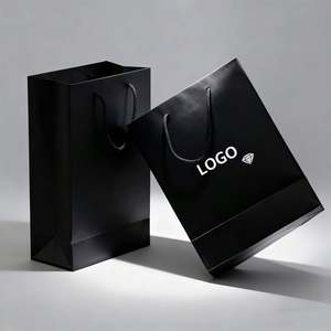 Sac en papier pour vêtements de qualité supérieure, fabrication sur mesure avec livraison rapide, sac de shopping en papier kraft de luxe avec poignées en corde renforcées - Product Image 1