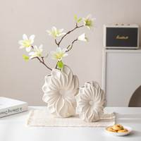 Nordische Keramikvase, schlichte Blumenvase, Heimdekoration, geeignet für Wohnzimmer, dekoratives Stück, kreative handgefertigte Vase, Business