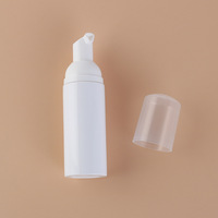Bouteille de mousse nettoyante pour le visage en PET de 100 ml avec logo personnalisé, pompe pulvérisatrice et impression UV