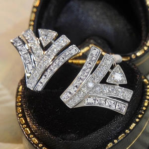 E3341 Orecchini in oro bianco con diamanti da donna, lusso per tutti i giorni, taglio triangolare, colore D naturale - Product Image 4