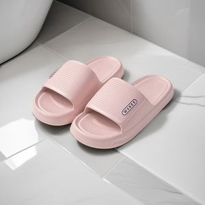 Chaussures de sport Yearning Woman abordables, motif flèche de Cupidon, en EVA, antidérapantes, amorties, respirantes, imperméables, pour intérieur/extérieur et salle de bain - Product Image 2