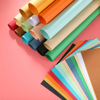 Kertas Karton Warna Ukuran Khusus 100% Pulp Kayu Murni Ramah Lingkungan Dapat Didaur Ulang Anti-Kerut Kertas Khusus Warna Cerah dan Tajam