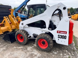 Minicargador <span class=keywords><strong>Bobcat</strong></span> S300 Usado, Cargador de Dirección Deslizante con Capacidad de 1.3 Toneladas, Cargador de Ruedas para Uso Agrícola - Product Image 1