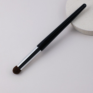 Brocha de Maquillaje con Punta de Precisión, Fibra Sintética Suave, Mango de Madera, para Detalles Faciales, Venta al Por Mayor OEM - Product Image 2