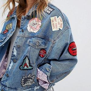 Última Novedad al por Mayor: Chaqueta Vaquera Oversize para Mujer con Insignias Bordadas - Product Image 2