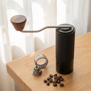 Moulin à <span class=keywords><strong>café</strong></span> manuel en aluminium aéronautique avec poignée en noyer noir, meule conique CNC de 38 mm, moulin à <span class=keywords><strong>café</strong></span> portable à manivelle - Product Image 5