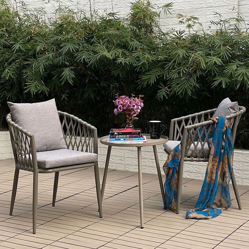 2 chaises standard + table basse osilu 50cm