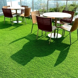 Césped de plástico artificial impermeable de 60mm de altura para instalación en exteriores para jardines, patios, campos deportivos - Product Image 6