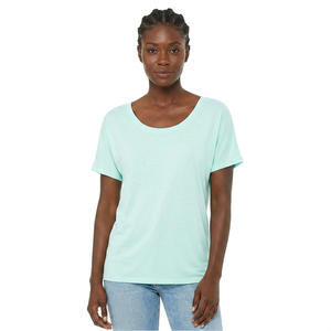 Haut décontracté pour femme en maille et mousseline de polyester, coupe régulière, couleur unie, col en V, manches courtes, plis latéraux, infroissable, avec logo - Product Image 3