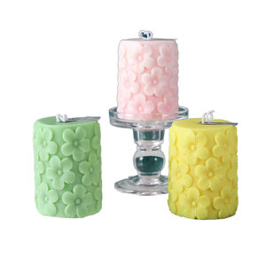 Bougie artisanale Niche, cylindrique, en cire de soja, avec relief 3D fleur de prunier, parfumée, <span class=keywords><strong>pour</strong></span> la décoration de la maison - Product Image 1