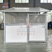 Caja portátil para caballos al aire libre Juego de puestos para caballos Puerta estable para caballos Refugio de techo de granero con paneles de HDPE