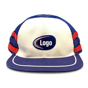 Casquettes de camionneur en coton personnalisées à 5 panneaux avec logo brodé, 3 bandes, dos en maille bleue - Product Image 1
