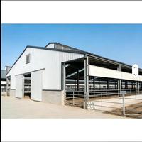 Abri pour chèvres surélevé en acier galvanisé moderne avec plancher à lattes, pour l'élevage de moutons