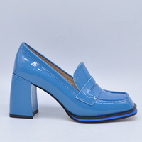 Fabricant de chaussures de luxe personnalisées à talon carré pour femmes en cuir véritable imperméable et brillant Chaussures simples noires bleues pour femmes