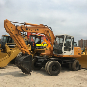 Excavatrice sur pneus de 20 tonnes Hyundai Robex 130W d'occasion avec lame hydraulique, marteau hydraulique et moteur - Product Image 5