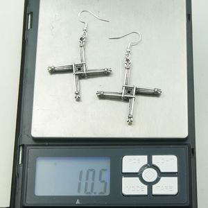 Collar con Cruz de Santa Brígida Irlandesa con Cadena de Cobre e Imitación de Perla - Amuleto Protector de Brujería Religiosa para Mujeres - Product Image 3